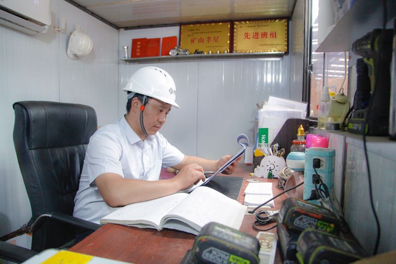 方得始终，，，，，，立功立业｜河南尊龙抖圈官网安全出产月侧记