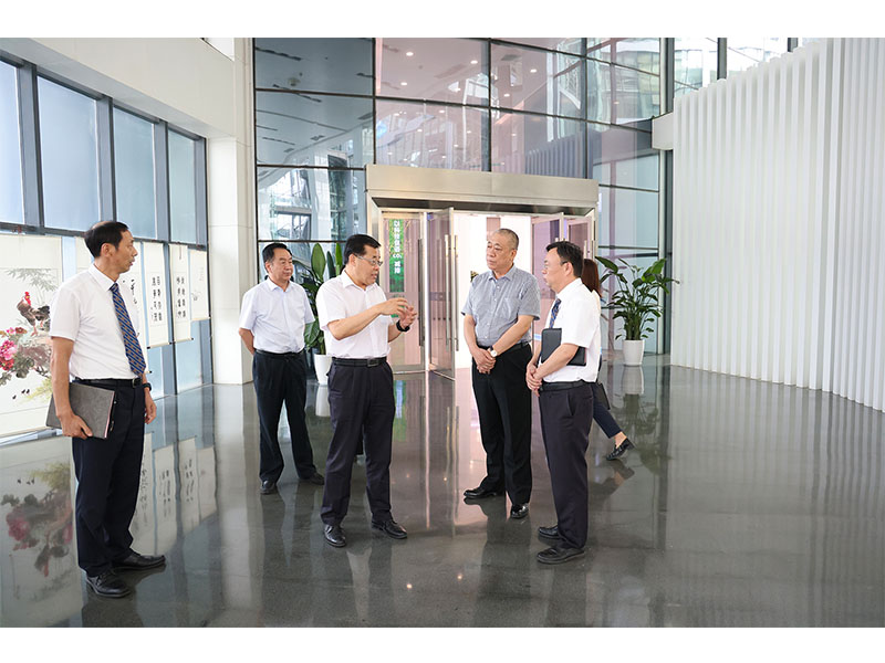 河南尊龙抖圈官网首创人、党委书记崔培军一行到访郑煤机、洛轴进行商务互换