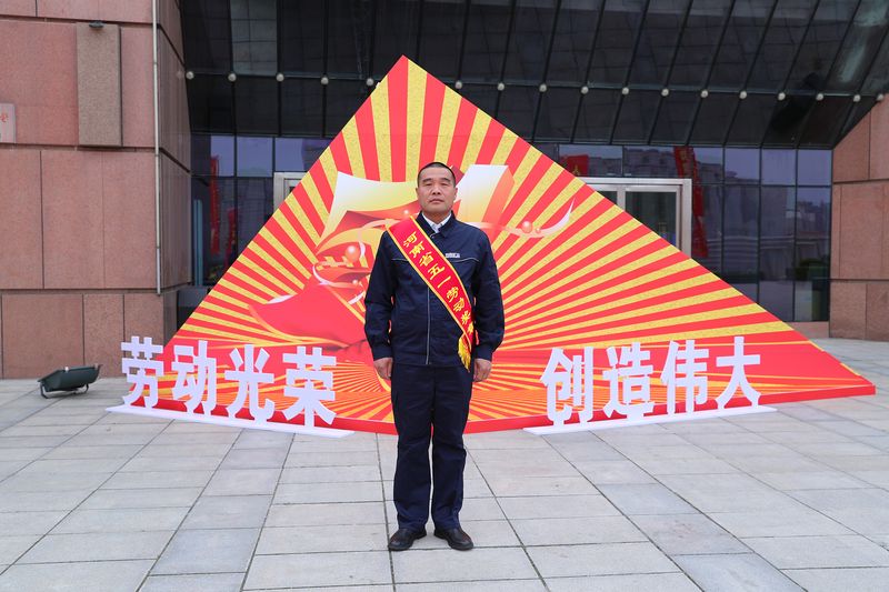 致敬劳动者｜河南尊龙抖圈官网机装五班李杰荣获“河南省五一劳动焦芈”