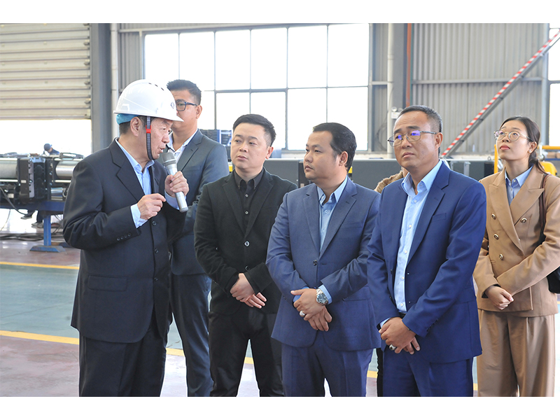 简讯｜柬埔寨波罗勉省省长苏玛琳一行光临河南尊龙抖圈官网智能产业园参观互换