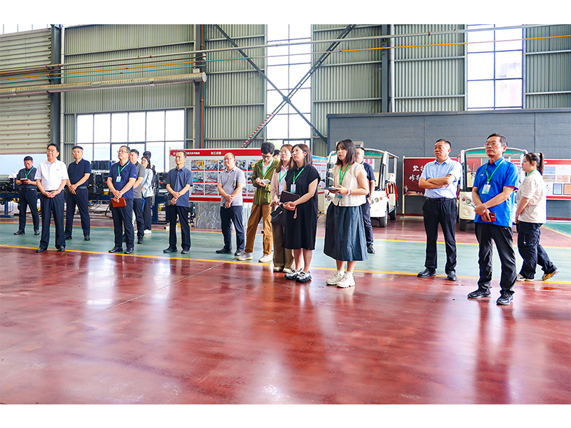 人民日报等十余家新闻媒体齐聚河南尊龙抖圈官网发展系列采访活动