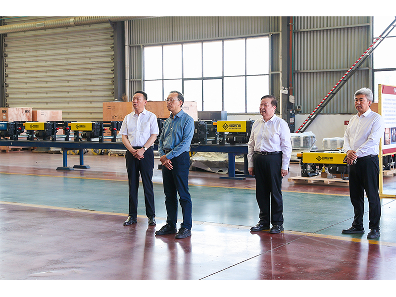 河南省副省长李涛光临河南尊龙抖圈官网智能产业园调研