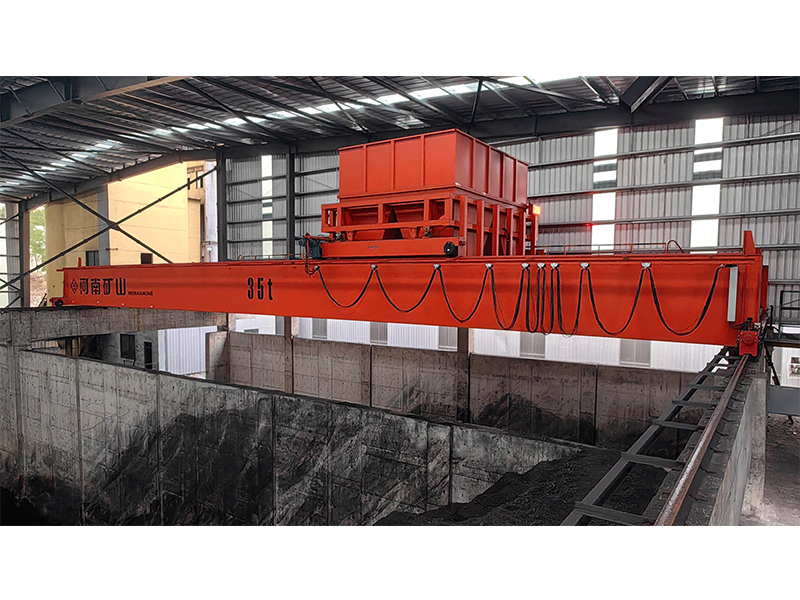 “矿源”智造，，，，，超等引擎｜自动布料起沉机